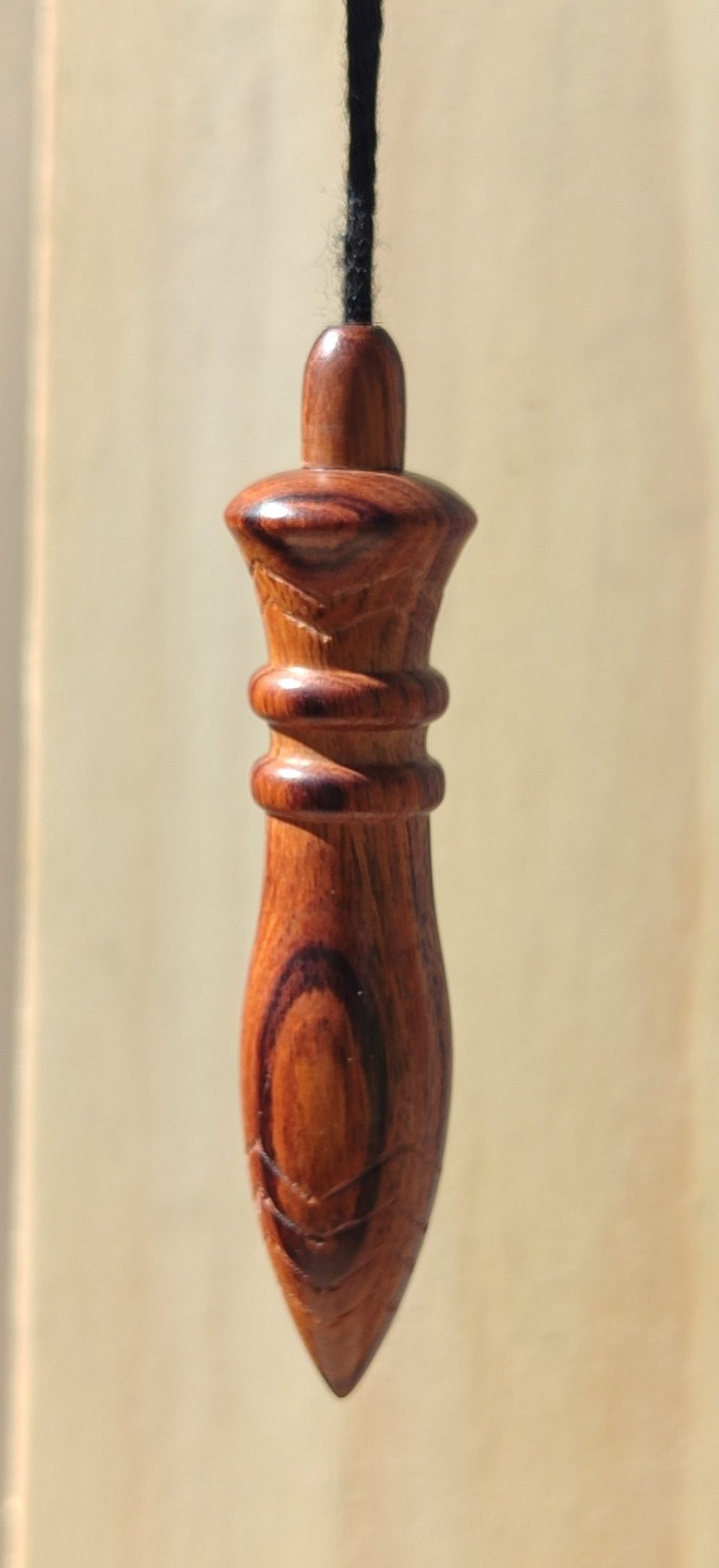 Pendule de Thot en bois de fer